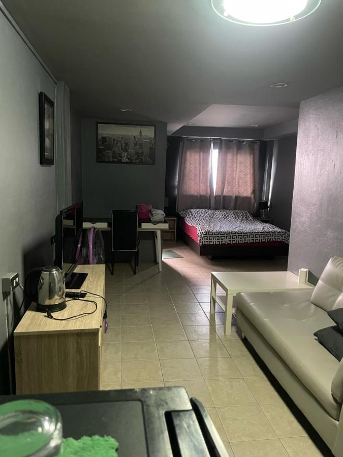 Happy Apple Guesthouse Pattaya Extérieur photo