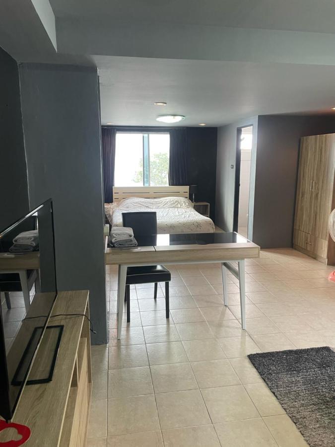Happy Apple Guesthouse Pattaya Extérieur photo