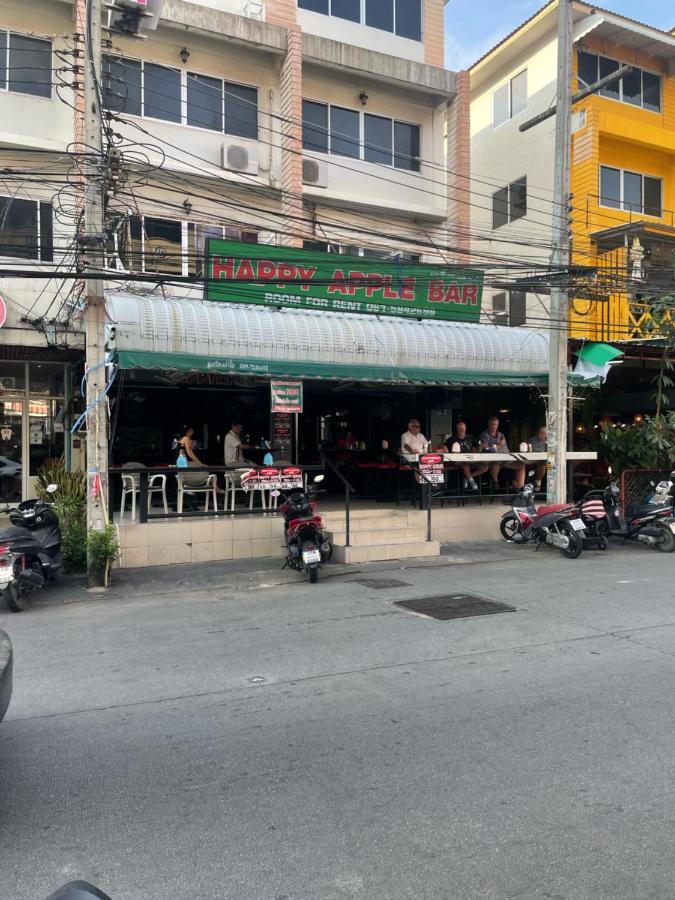 Happy Apple Guesthouse Pattaya Extérieur photo