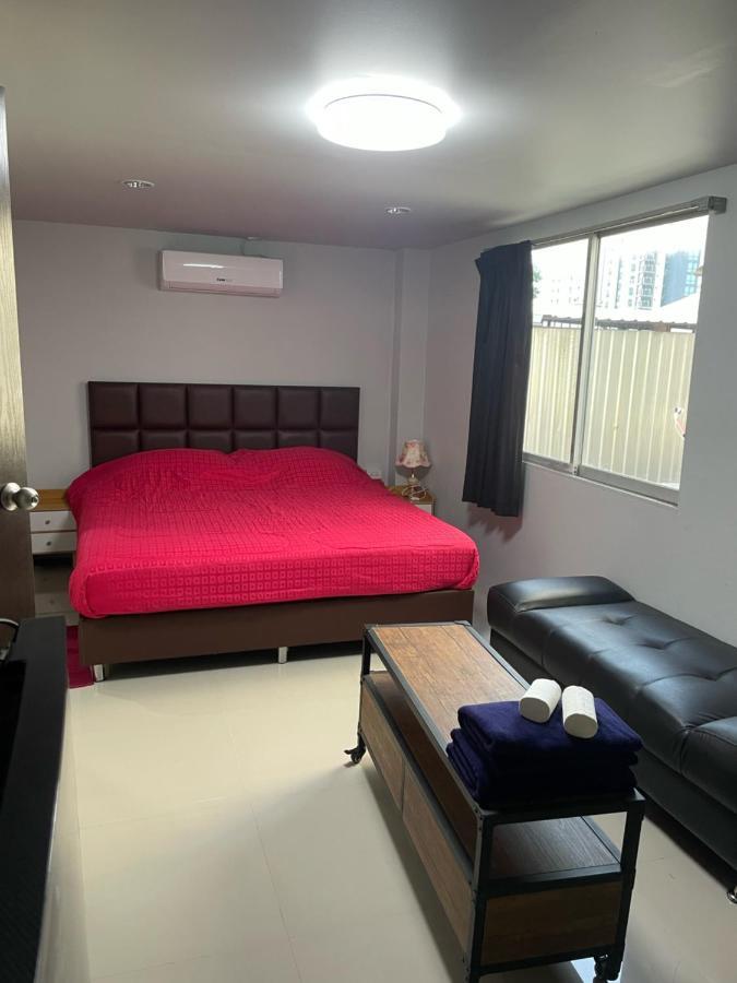 Happy Apple Guesthouse Pattaya Extérieur photo